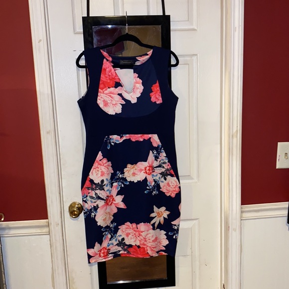 Dress - Picture 2 of 3